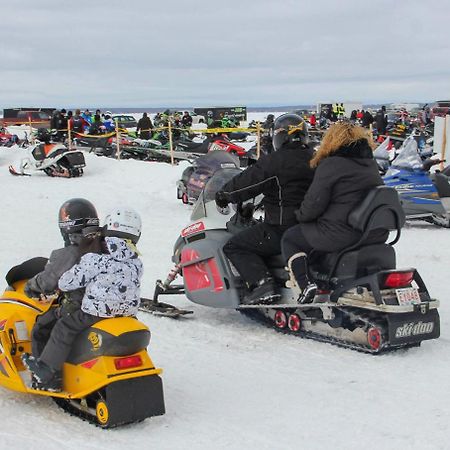 Alberta Beach Inn&Suites Bagian luar foto