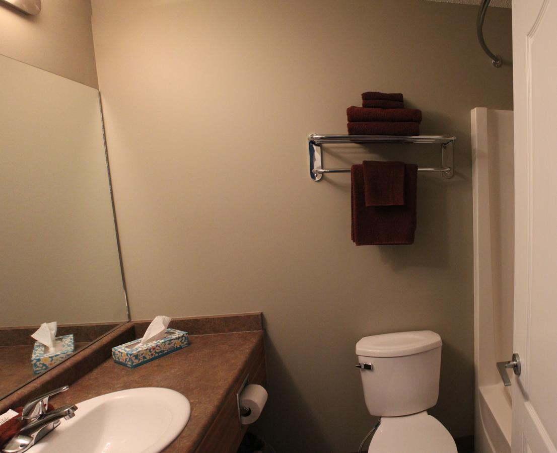 Alberta Beach Inn&Suites Bagian luar foto