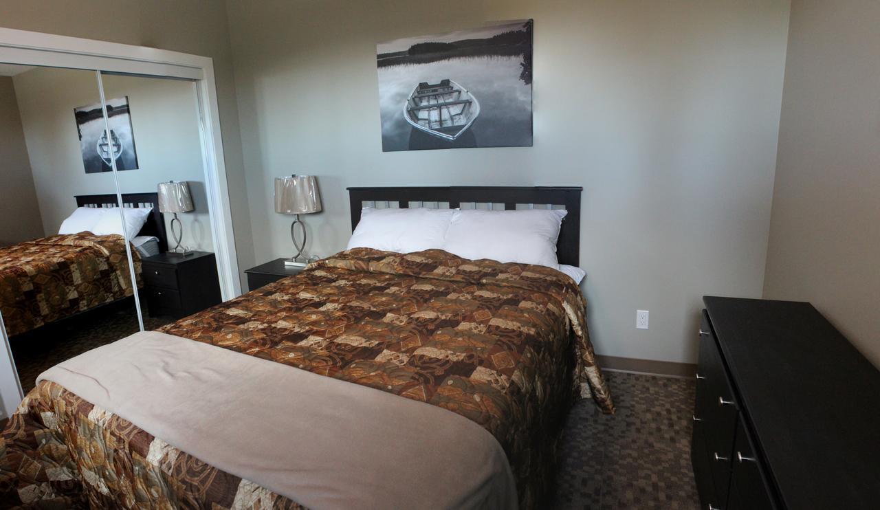 Alberta Beach Inn&Suites Bagian luar foto