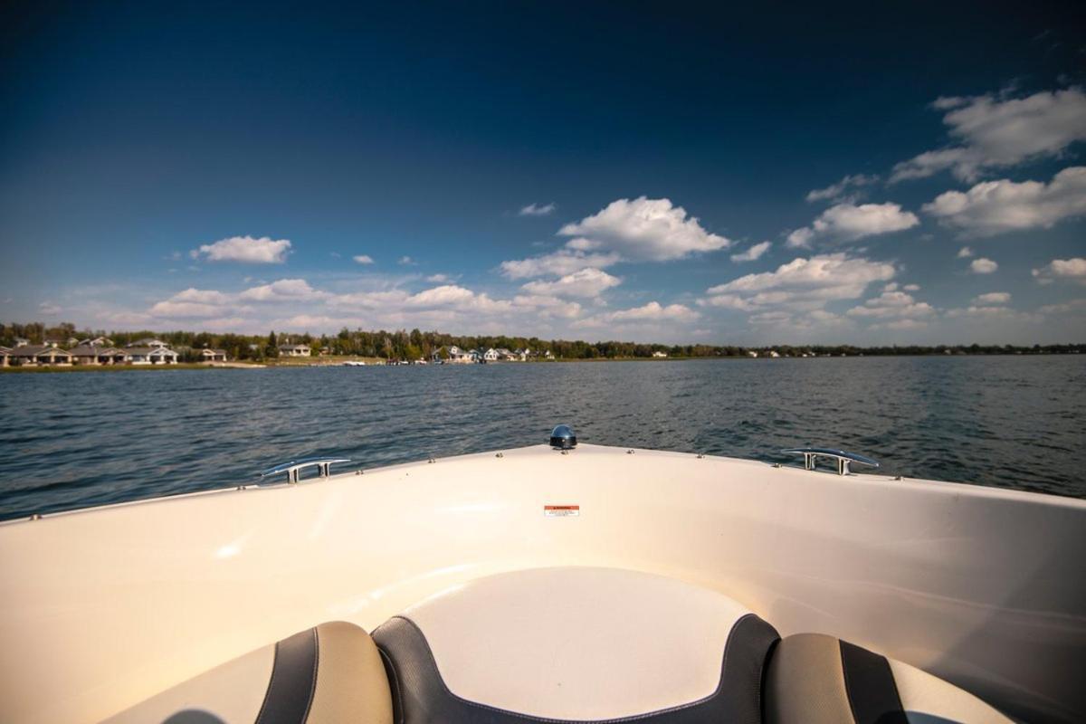Alberta Beach Inn&Suites Bagian luar foto